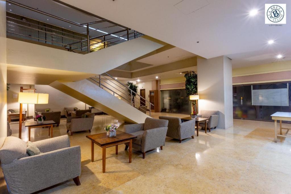 La Breza Hotel Кесон-Сити Экстерьер фото
