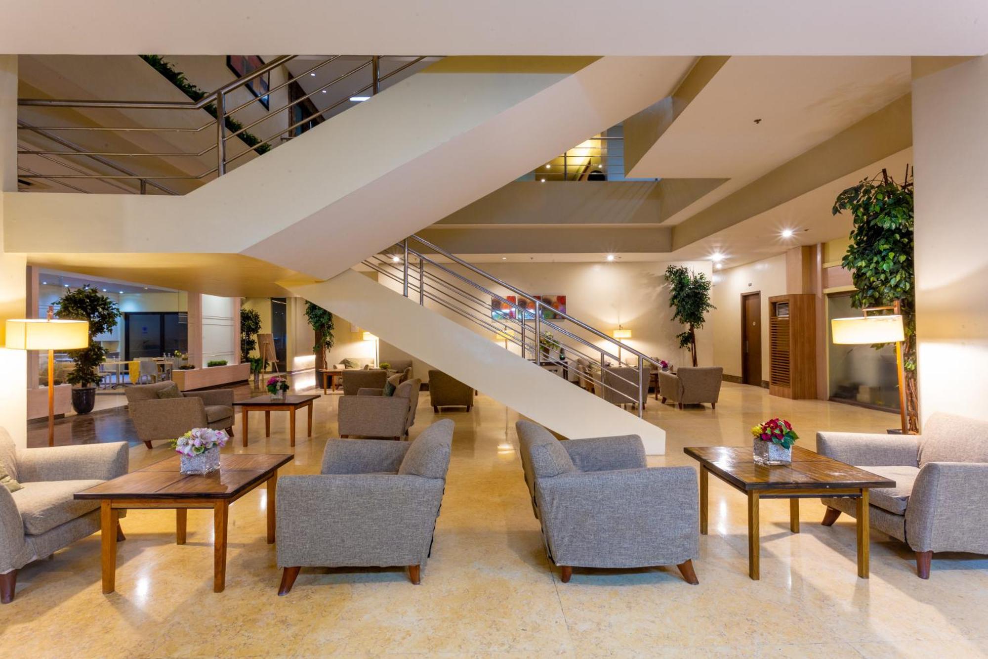 La Breza Hotel Кесон-Сити Экстерьер фото