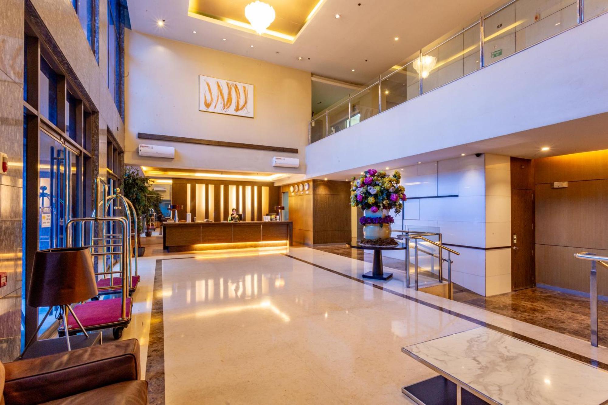 La Breza Hotel Кесон-Сити Экстерьер фото