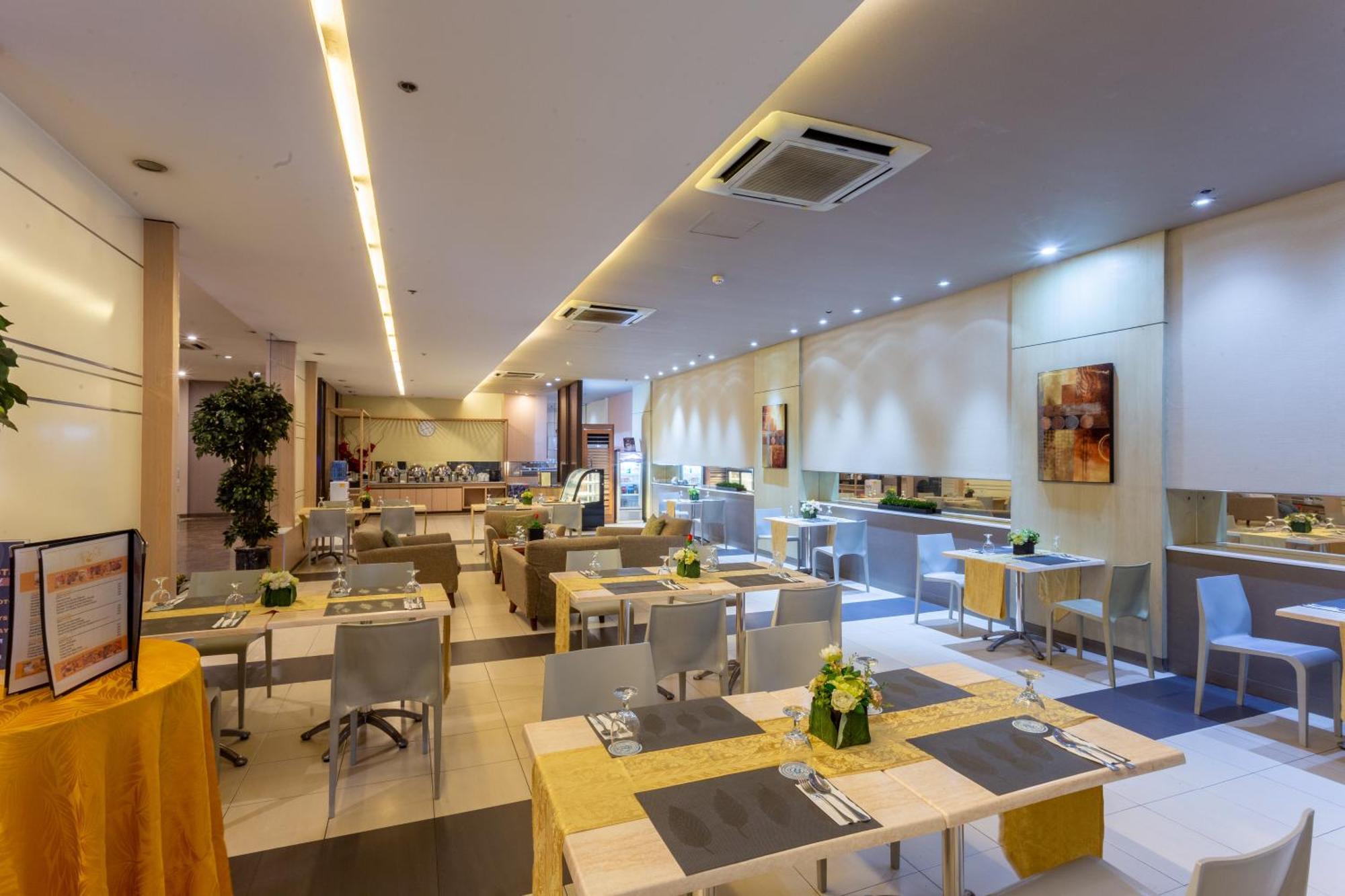 La Breza Hotel Кесон-Сити Экстерьер фото