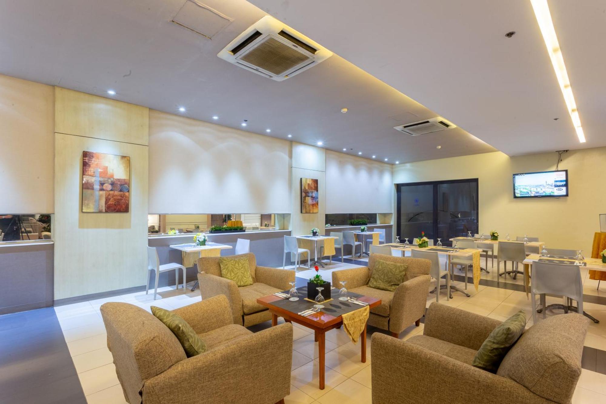 La Breza Hotel Кесон-Сити Экстерьер фото
