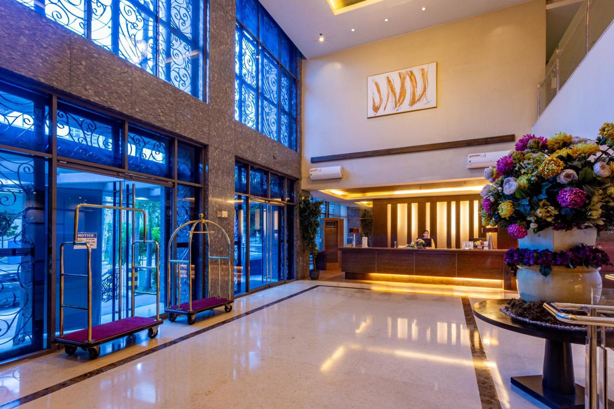 La Breza Hotel Кесон-Сити Экстерьер фото