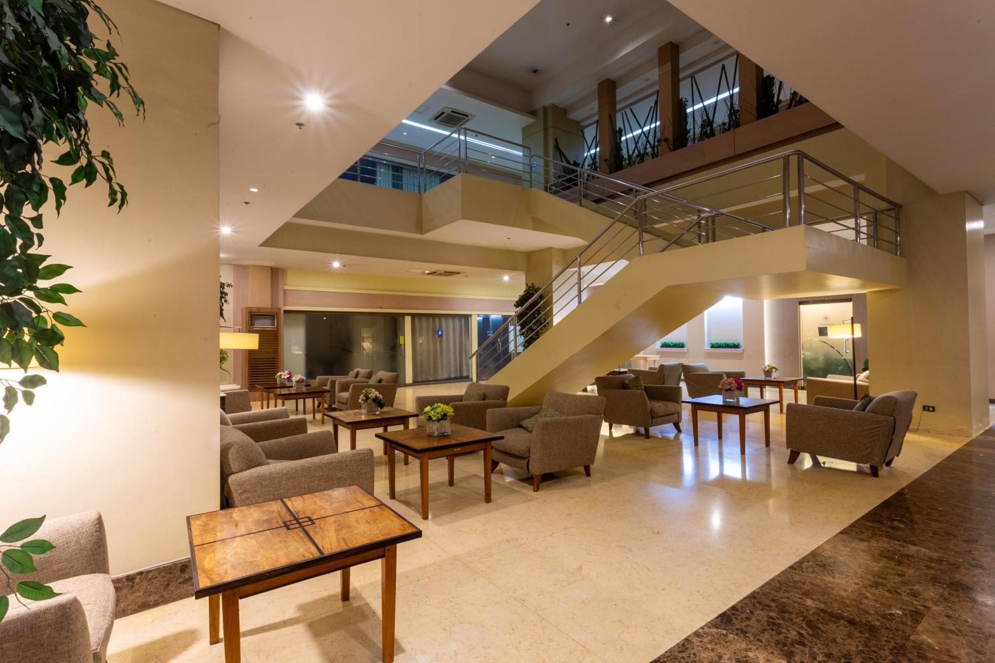 La Breza Hotel Кесон-Сити Экстерьер фото