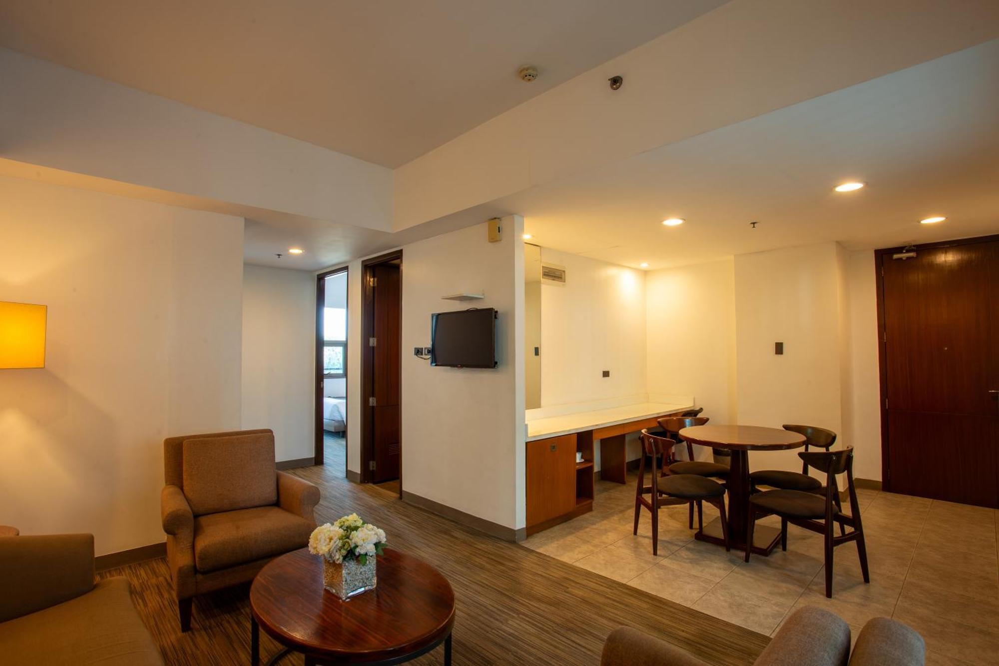 La Breza Hotel Кесон-Сити Экстерьер фото