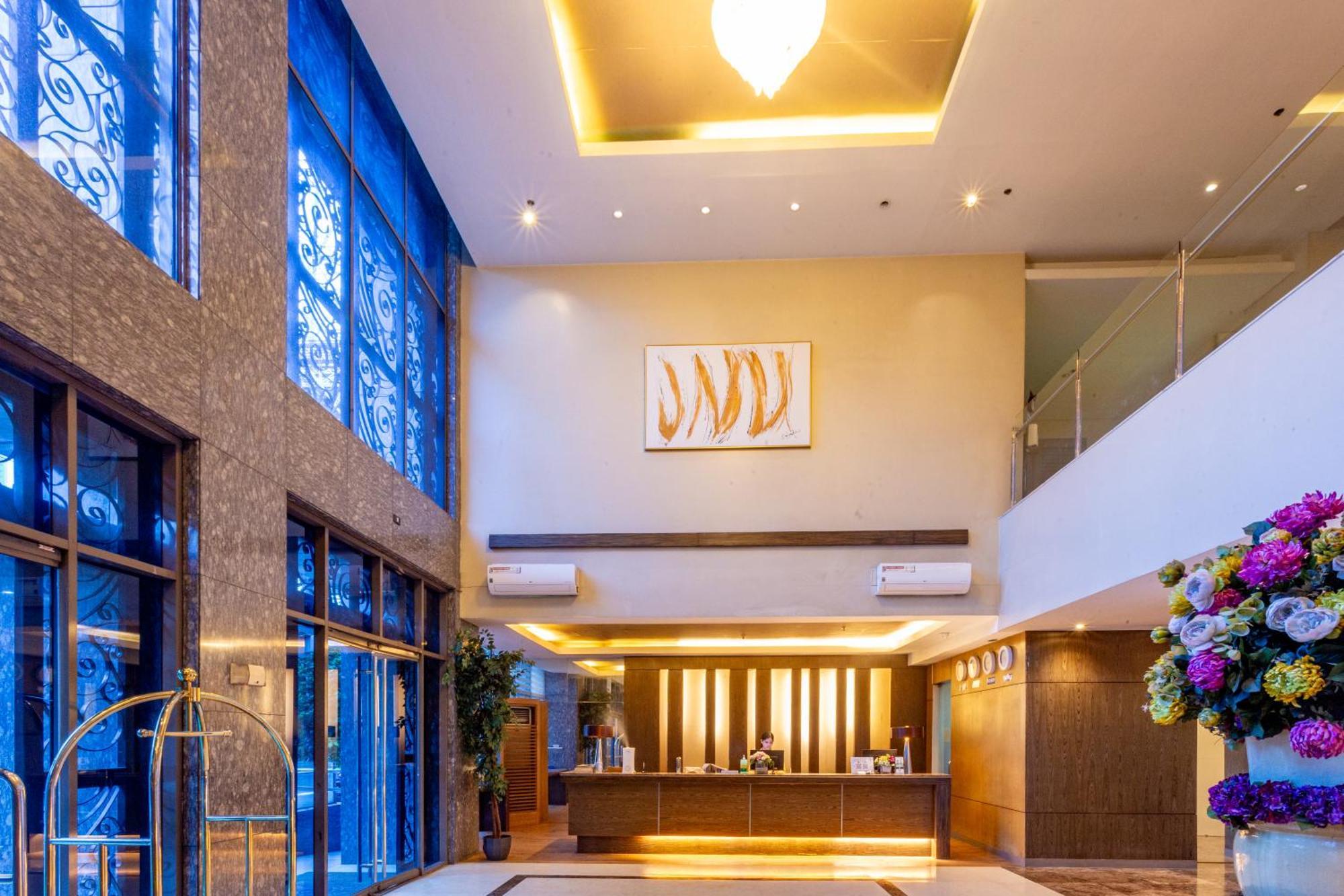La Breza Hotel Кесон-Сити Экстерьер фото