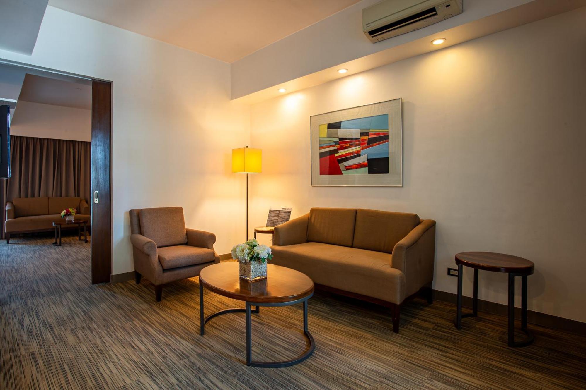 La Breza Hotel Кесон-Сити Экстерьер фото
