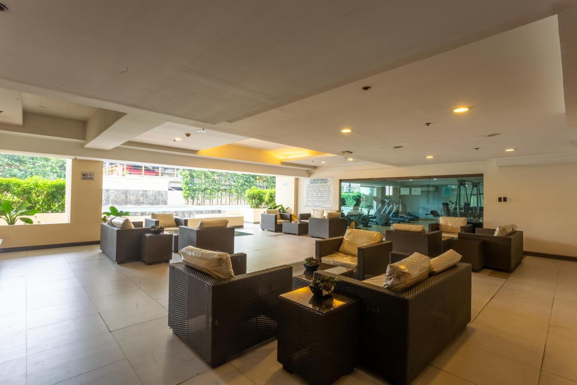 La Breza Hotel Кесон-Сити Экстерьер фото