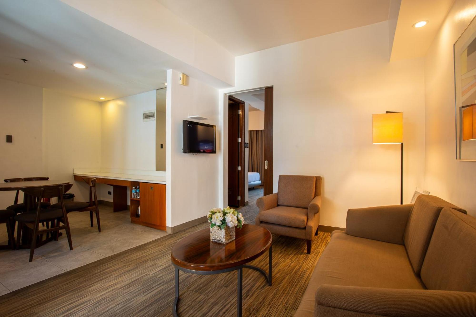 La Breza Hotel Кесон-Сити Экстерьер фото